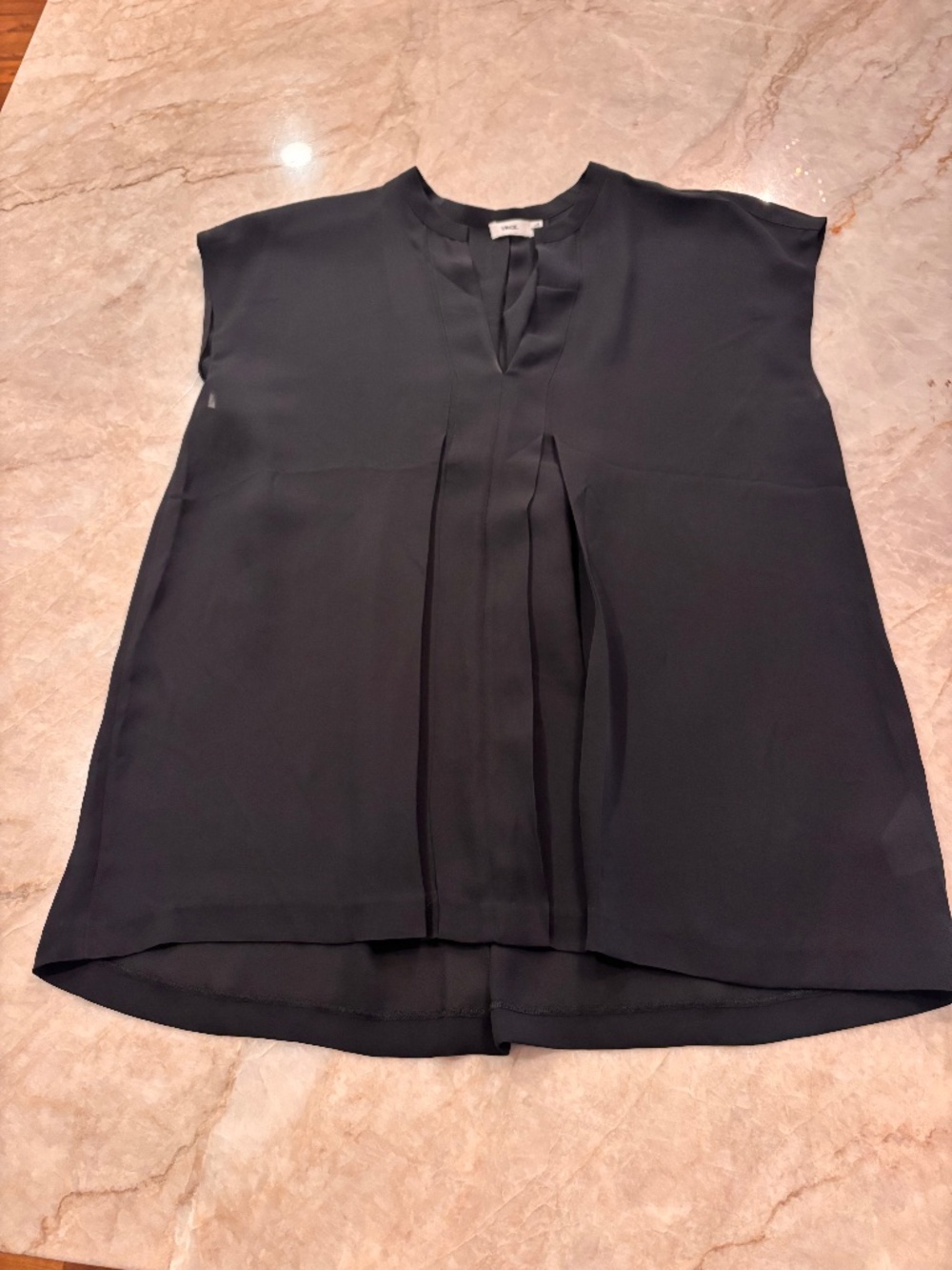 Vince Black cap sleeve Blouse 100 % Silk